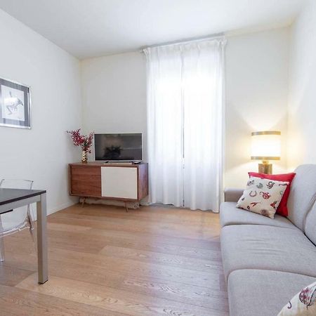 Joivy 1Br Apt In Isola With Stunning View To Bosco Verticale ミラノ エクステリア 写真