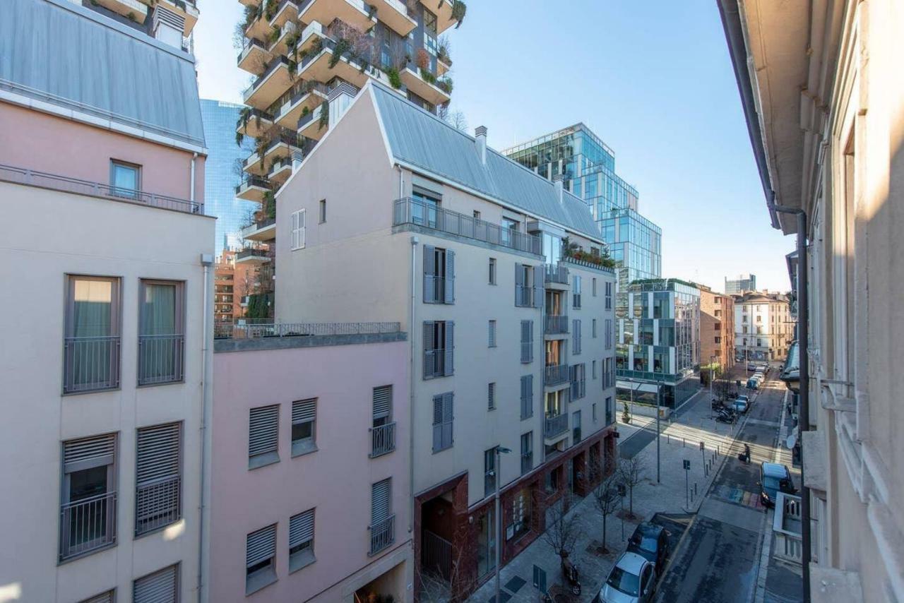 Joivy 1Br Apt In Isola With Stunning View To Bosco Verticale ミラノ エクステリア 写真