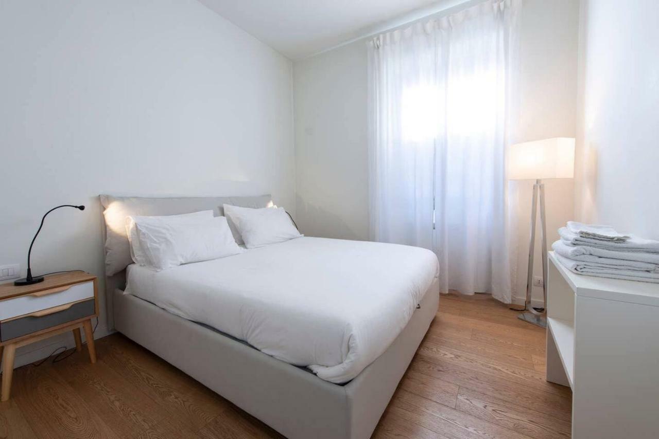 Joivy 1Br Apt In Isola With Stunning View To Bosco Verticale ミラノ エクステリア 写真