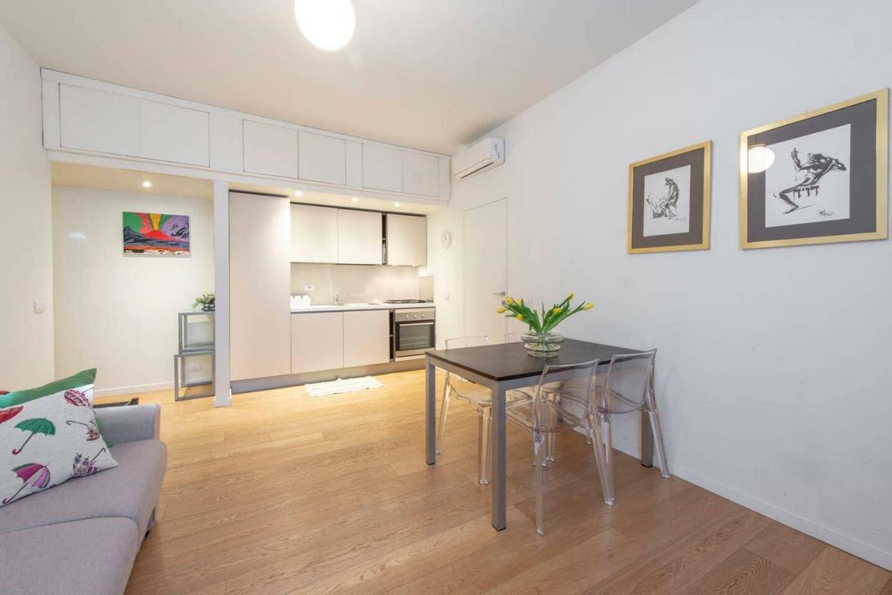 Joivy 1Br Apt In Isola With Stunning View To Bosco Verticale ミラノ エクステリア 写真